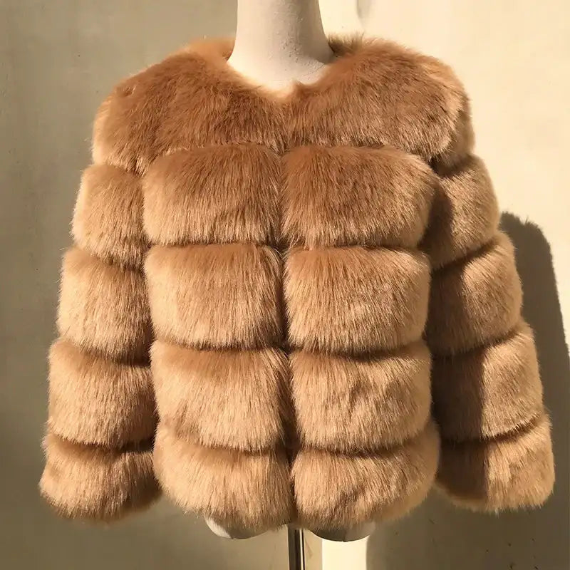 Stylish and warm women's fur coat LuxVrouw