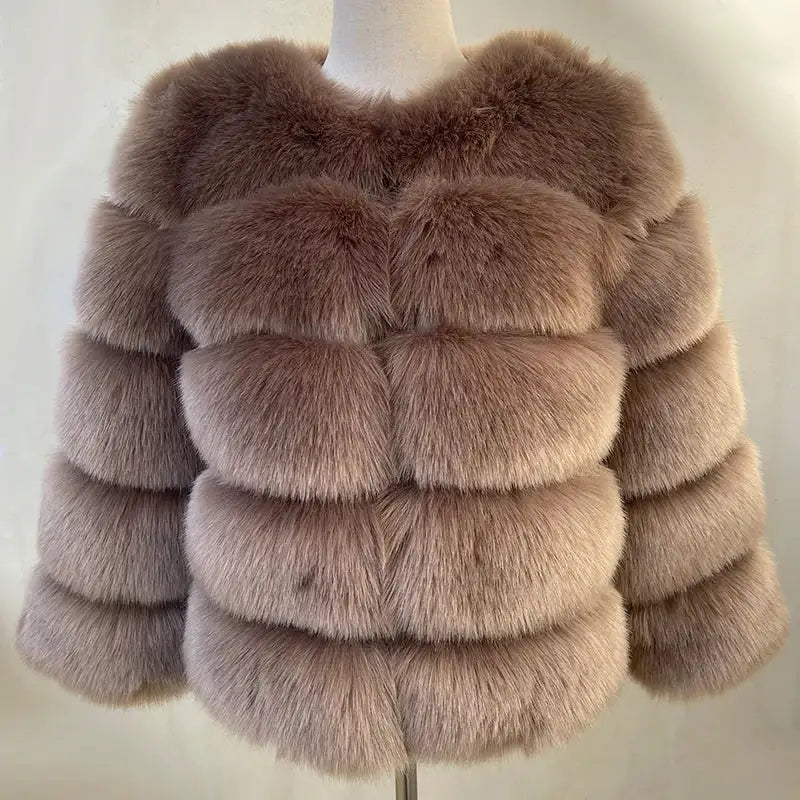 Stylish and warm women's fur coat LuxVrouw
