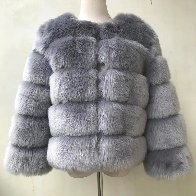 Stylish and warm women's fur coat LuxVrouw