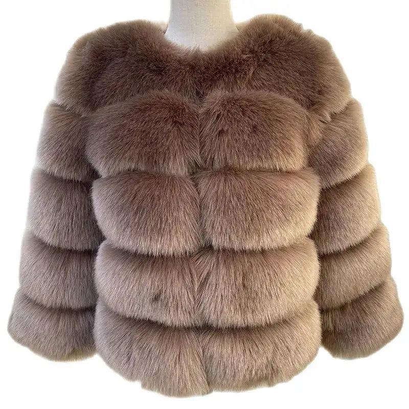 Stylish and warm women's fur coat LuxVrouw