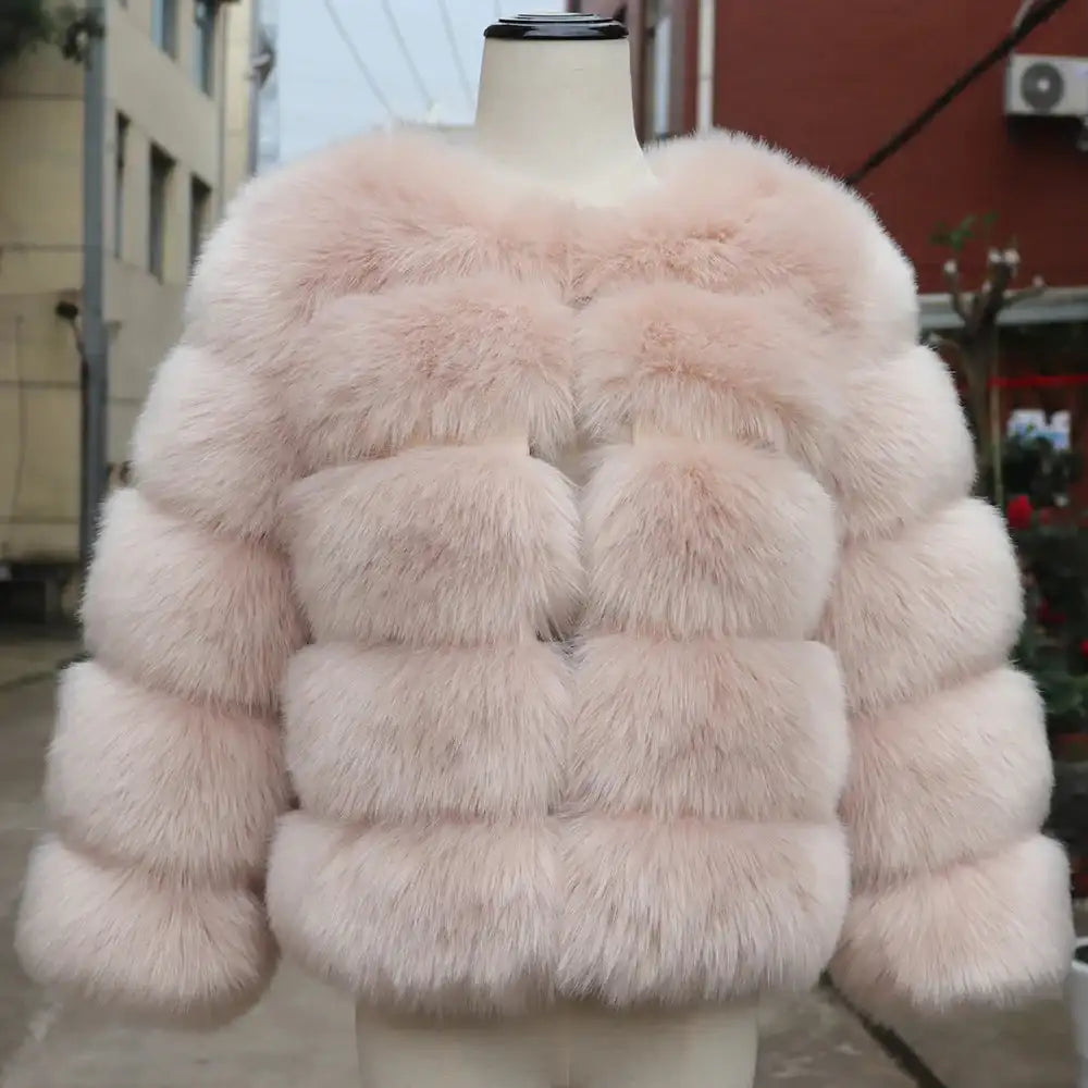 Stylish and warm women's fur coat LuxVrouw