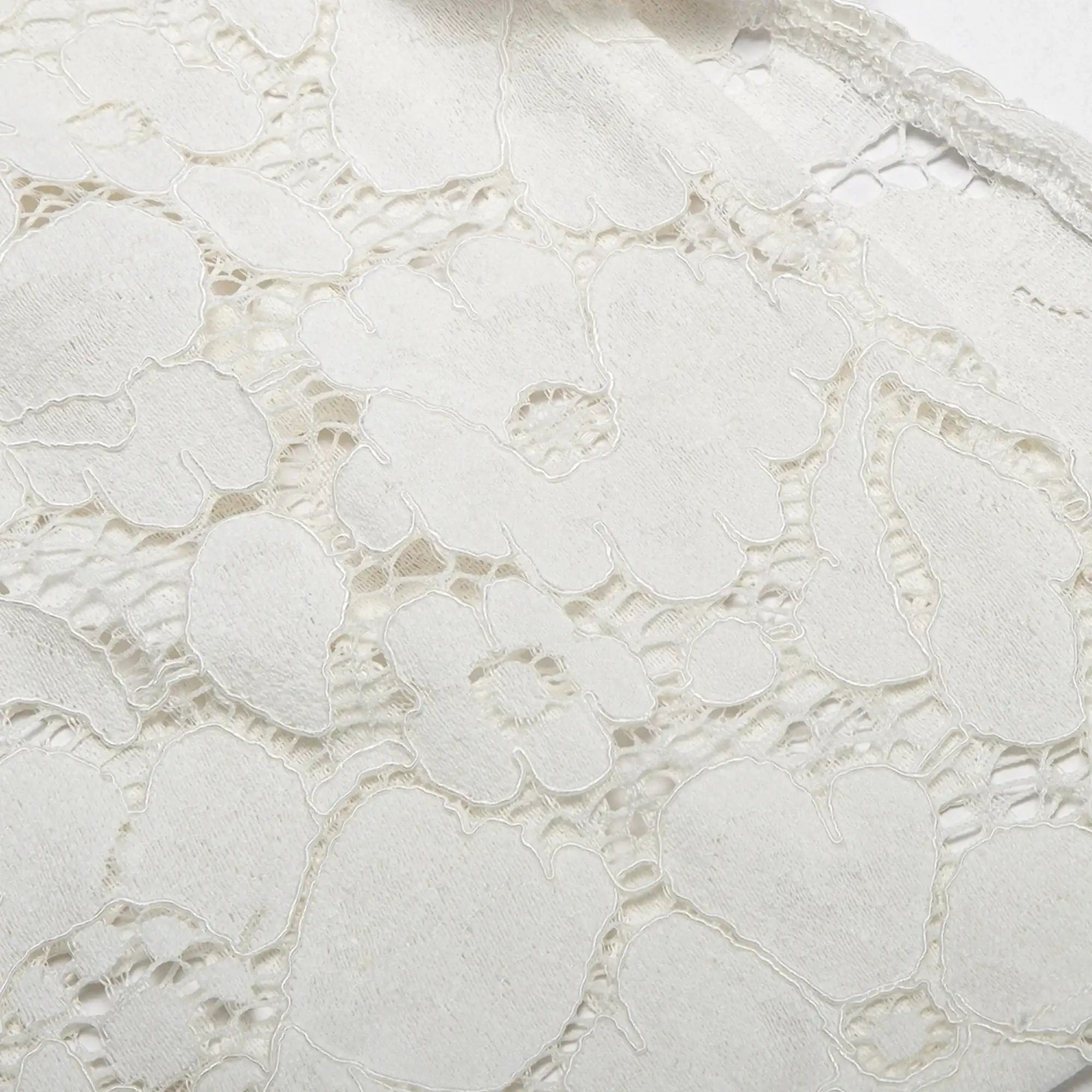 Elegant women's blouse decorated with lace LuxVrouw