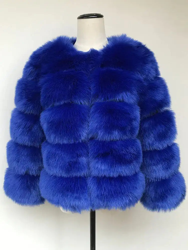 Stylish and warm women's fur coat LuxVrouw