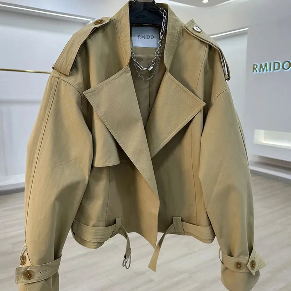 Trench Coat Femme Court Élégant – Col V, Taille Ajustable | LuxVrouw LuxVrouw
