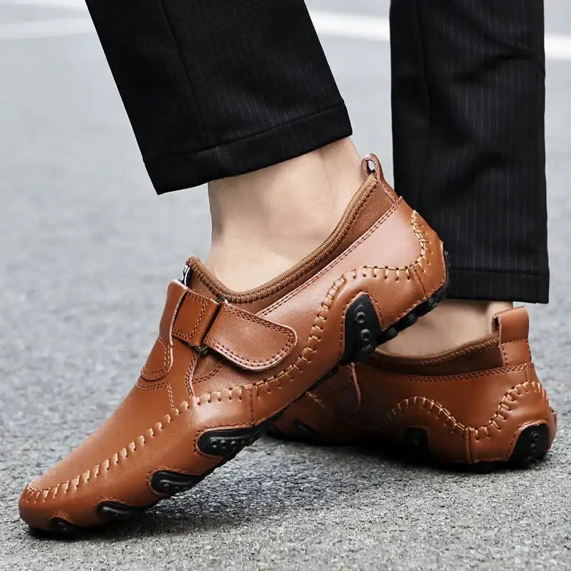 Italian Brand Men's Loafers Slip-on White Leather Shoes British Style Moccasin Shoes Formal Comfortable Soft-soled Casual Shoes LuxVrouw