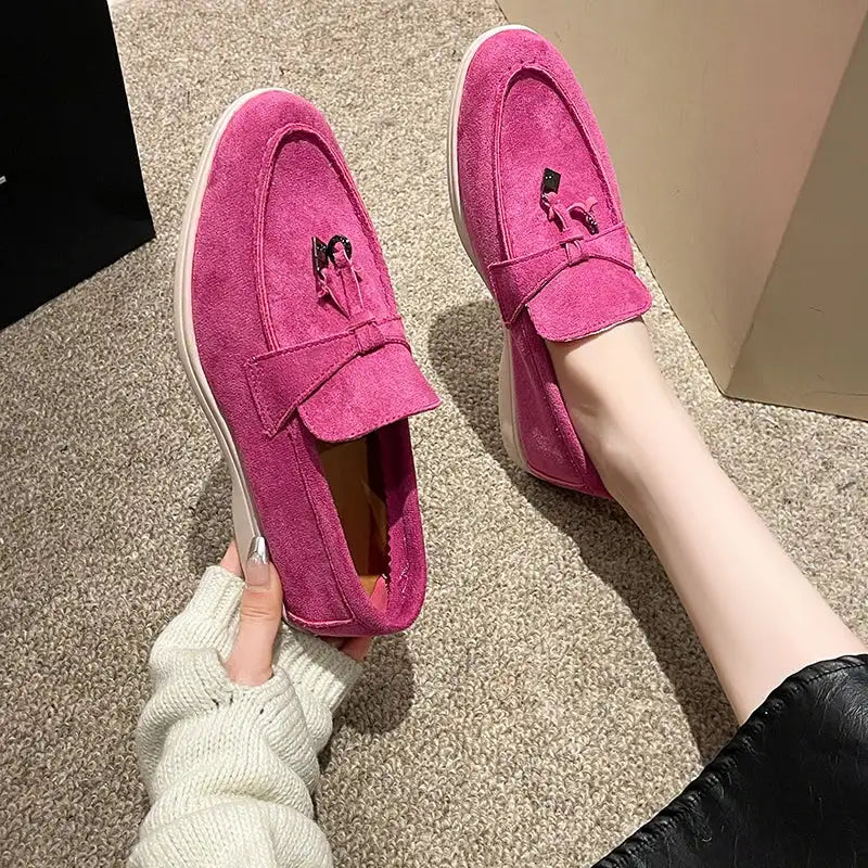 Women's shoes, with a stylish British design, comfortable and practical flat shoes. LuxVrouw