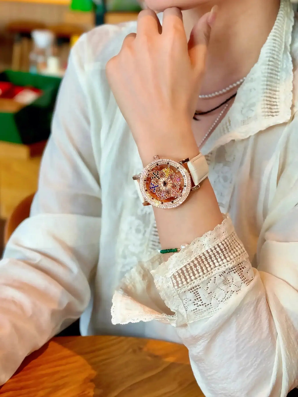 1 Piece of an Upgraded Version of a Dazzling, Fashionable, and Luxurious Women's Watch, Featuring Colorful Rhinestone Quartz Watch, with a Charming Rotating Colorful Snowflake Dial, Stainless Steel Case, Durable Leather Strap LuxVrouw