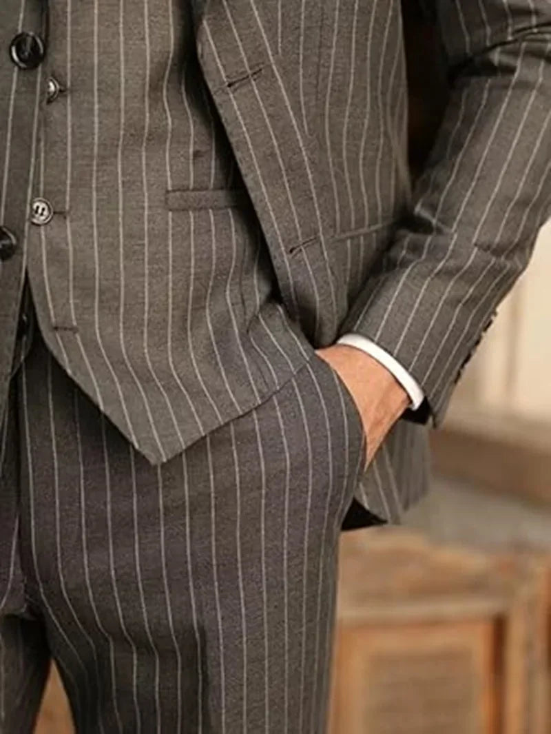 Costume 3 Pièces Homme Slim Rayures Revers Poiné – Mariage, Business & Cérémonie | LuxVrouw