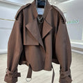 Trench Coat Femme Court Élégant – Col V, Taille Ajustable | LuxVrouw LuxVrouw