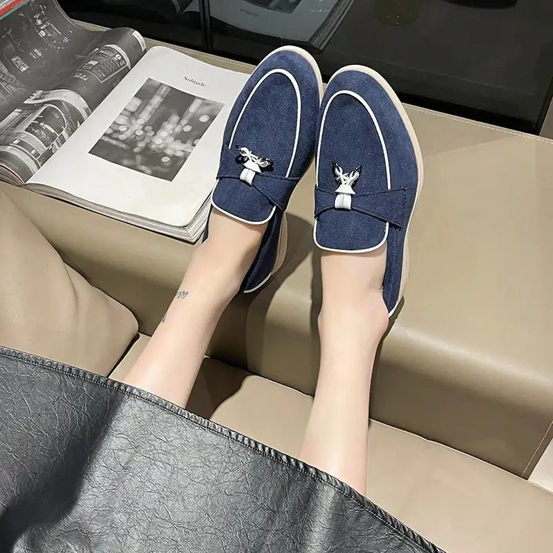 Women's shoes, with a stylish British design, comfortable and practical flat shoes. LuxVrouw